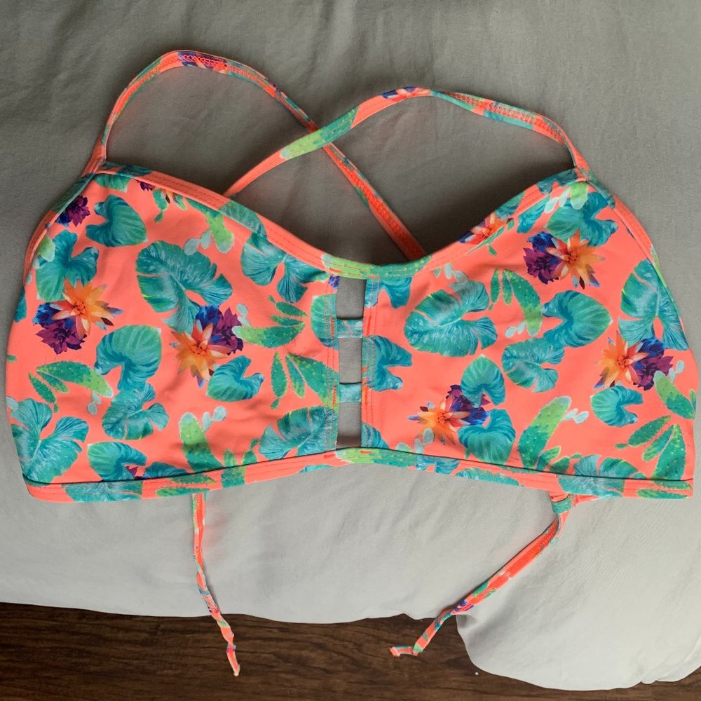 Jolyn Tomcat Top - Tropical Print